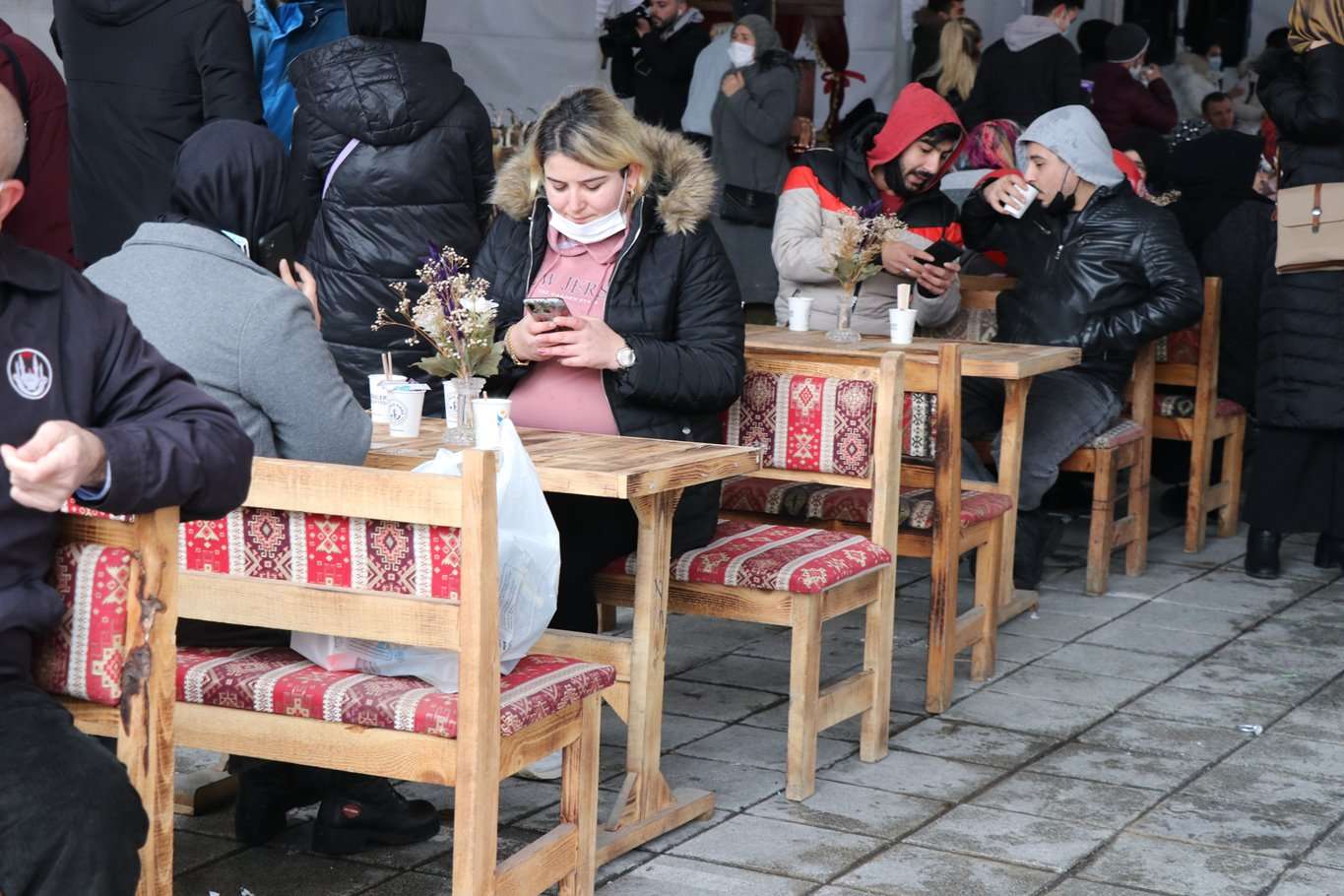 Dünya Çay Günü'nde Esenler'de 73 çeşit çay demlendi Dünya Çay Günü'nde Esenler'de 73 çeşit çay demlendi